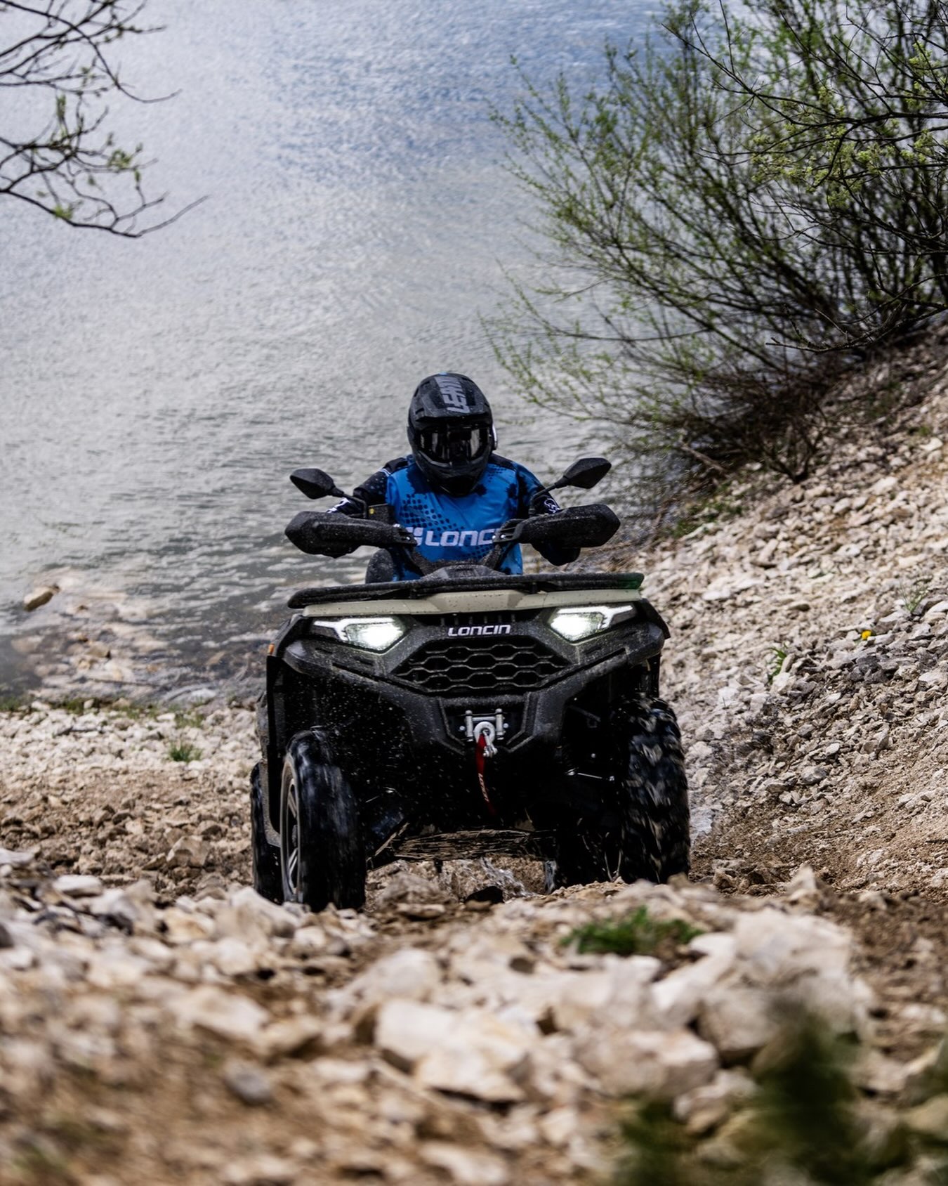 Superá límites y conquistá nuevos caminos. 🏞️🔥Con el #LoncinXWolf550L, cada aventura se transforma en una experiencia única.