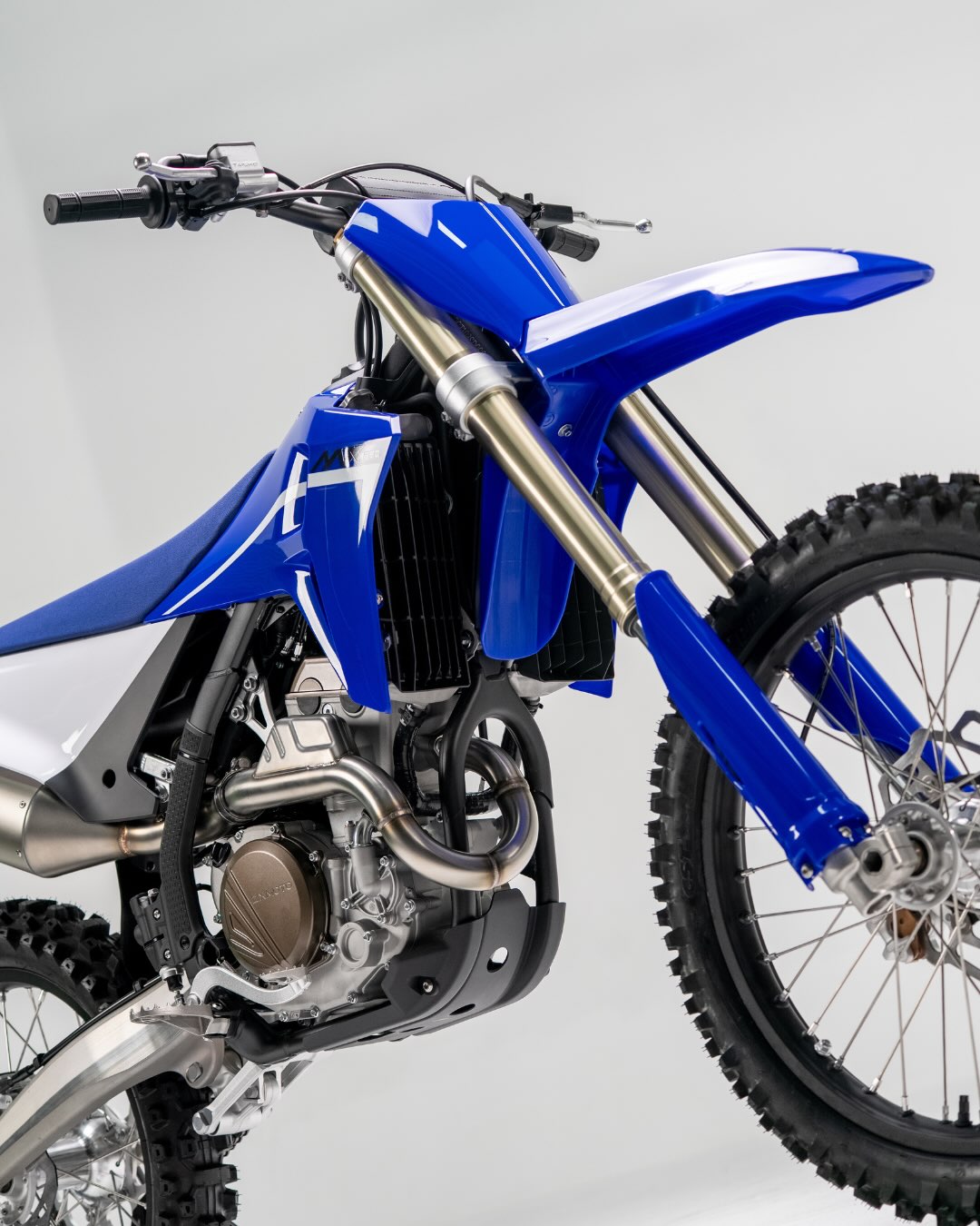 La nueva ZXMOTO MX250 está cada vez más cerca. 🏁Ligera, potente y lista para llevar tu manejo al siguiente nivel. ⚡
